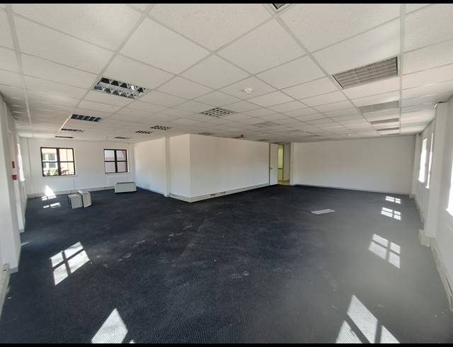 490M² OFFICE TO LET IN HYDE PARK